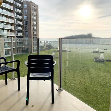 In Near The Ньивпорт